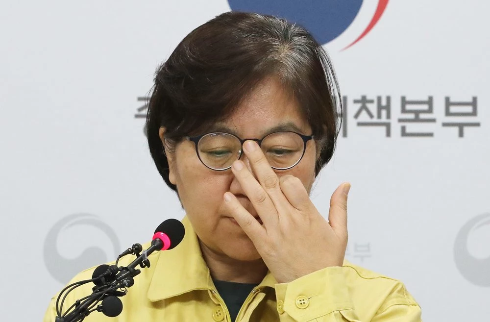 국내 코로나19 확진자 1명 사망하고 총 감염자 수 100명 돌파