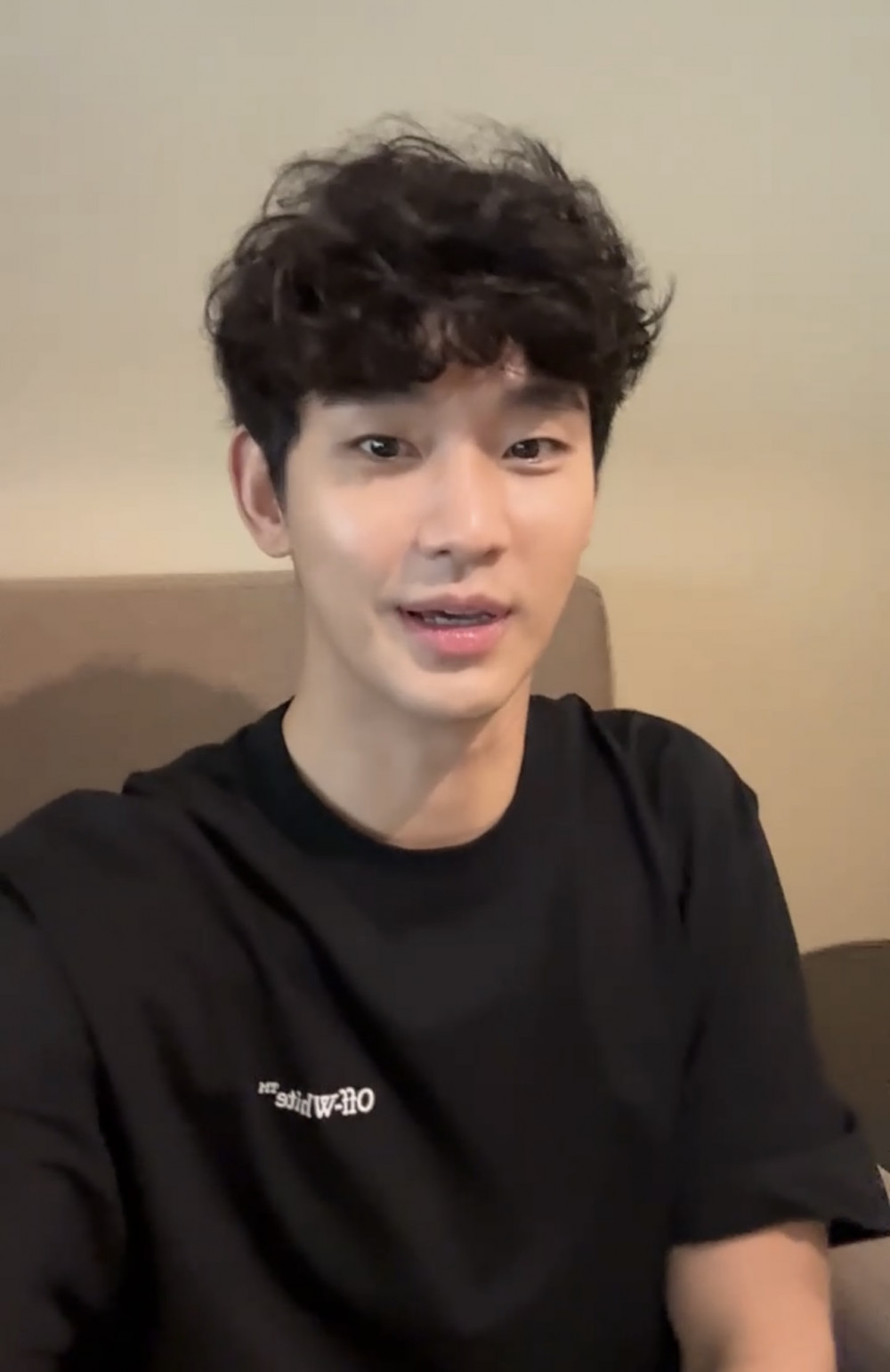 방금 첫 버블 라이브를 시도한 김수현