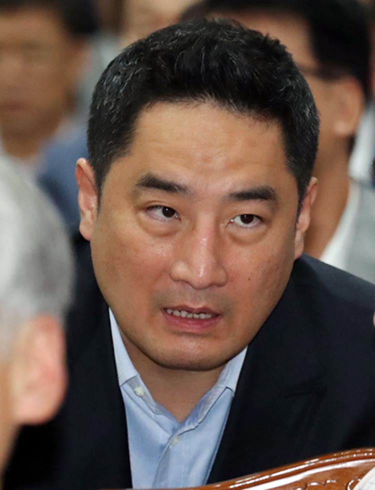 김건모 관련 거짓말 드러나자 강용석이 보인 이해할 수 없는 반응