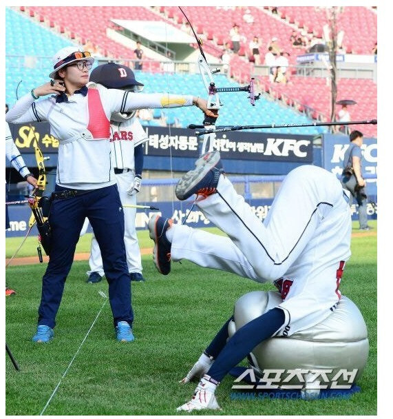 양궁 국대가 소음 훈련하는 법.jpg