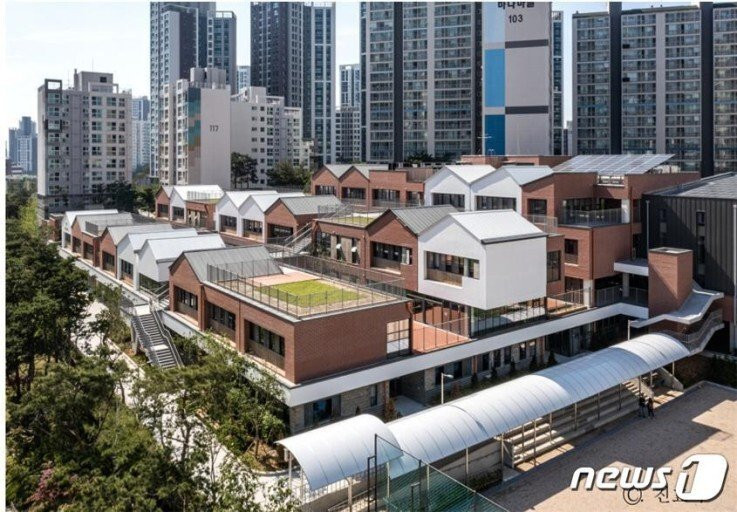 북유럽 감성의 신축 중학교 건물