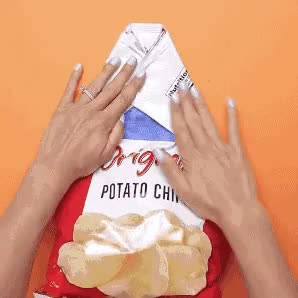 먹다 남은 과자 봉지 접는 방법 개꿀팁 gif